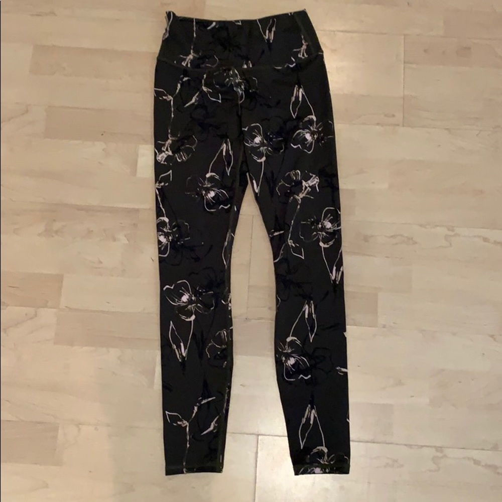 Fabletics green, flower patterned leggings